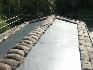 Roof with liner
